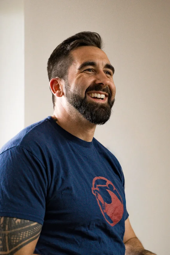 Trainer Joe Böhringer im Joe's-Kampfsport-Shirt